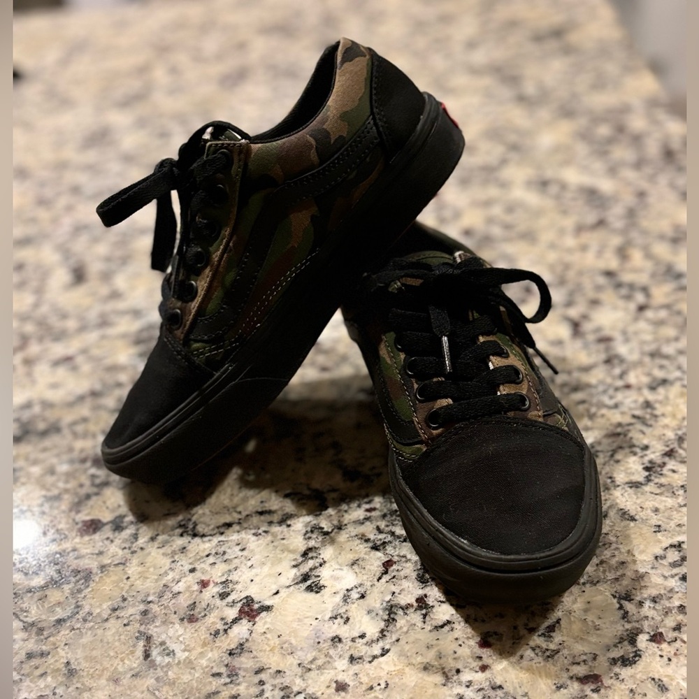 Vans Off The Wall Customs Army Green and Black Sneakers Mens Sz 5.5, Womens Sz 7